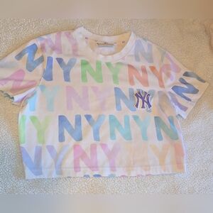 New York Yankees Pastel All-Over Logo Graphic Tee – Size Small